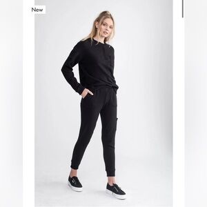 Amvi black sweatpants